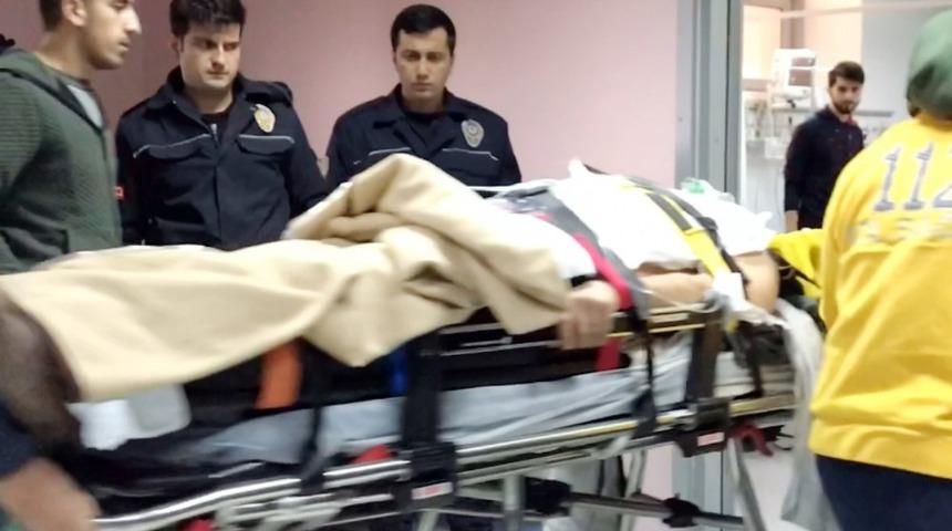 Bitlis&rsquo;te minib&uuml;s şarampole yuvarlandı: 1 &ouml;l&uuml;, 9 yaralı