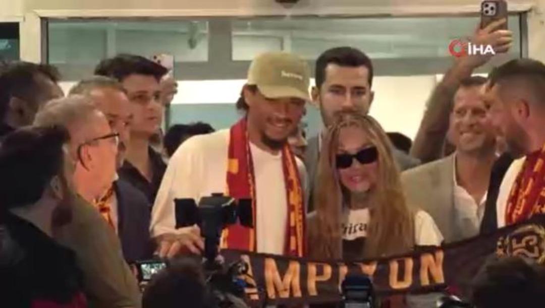 Galatasaray resmen duyurdu! Yıldız futbolcu Leroy Sane İstanbul a geldi 4