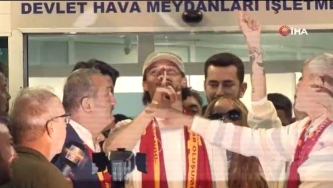 Galatasaray resmen duyurdu! Yıldız futbolcu Leroy Sane İstanbul a geldi 6