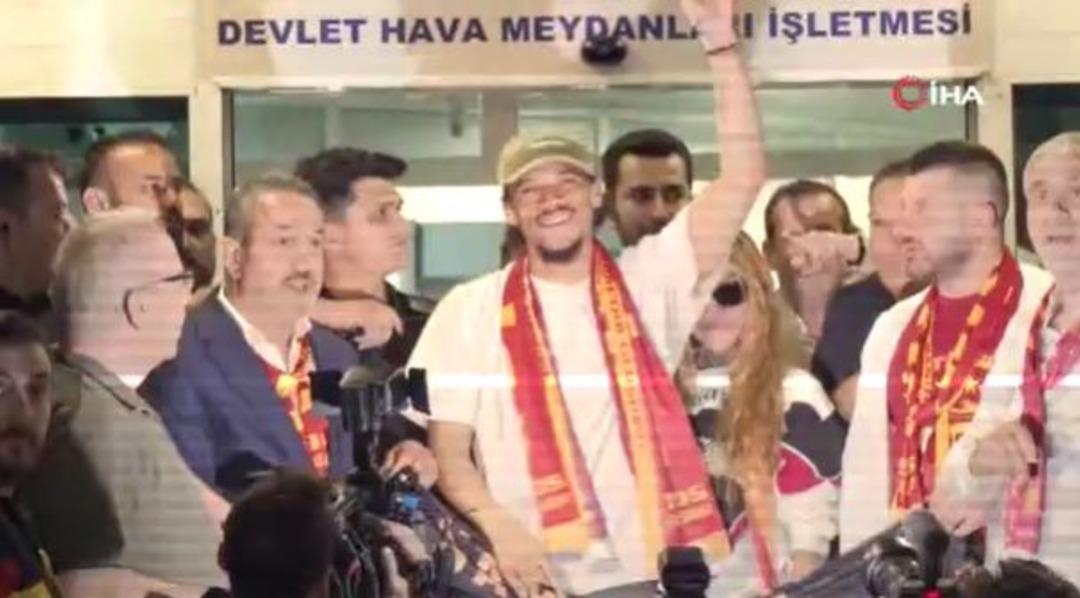 Galatasaray resmen duyurdu! Yıldız futbolcu Leroy Sane İstanbul a geldi 7