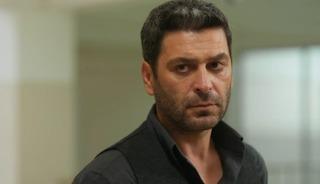 Aşka geldi! Karısıyla dudak dudağa kutlama... 'Şanslı adam' 