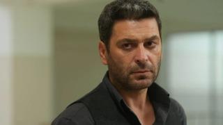 Uzak Şehir'in yıldızı Ozan Akbaba aşka geldi! Karısıyla dudak dudağa kutlama... 'Şanslı adam'