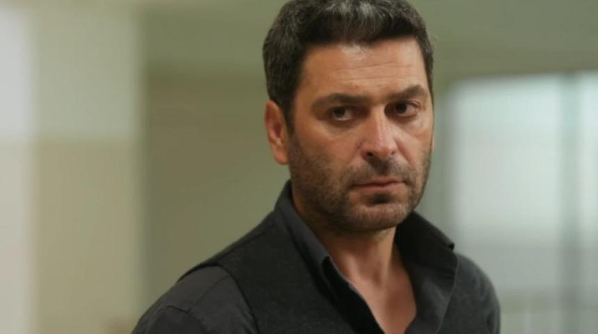 Uzak Şehir'in yıldızı Ozan Akbaba aşka geldi! Karısıyla dudak dudağa kutlama... 'Şanslı adam'