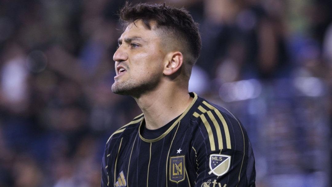 Fenerbahçe de tam bir hayal kırıklığı olmuştu! Cengiz Ünder e bir darbe de MLS ten... Sözleşmesi bitmeden apar topar gönderildi 2
