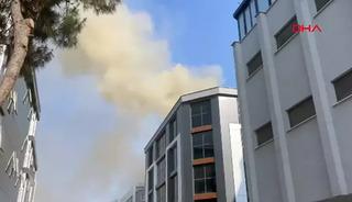 Yenibosna'da 4 katlı iş merkezinin çatısında yangın!