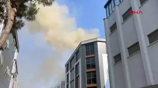 Yenibosna'da 4 katlı iş merkezinin çatısında yangın!