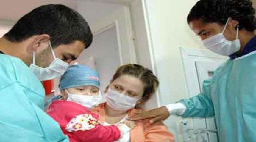 G.Saraylı futbolculardan anlamlı ziyaret!