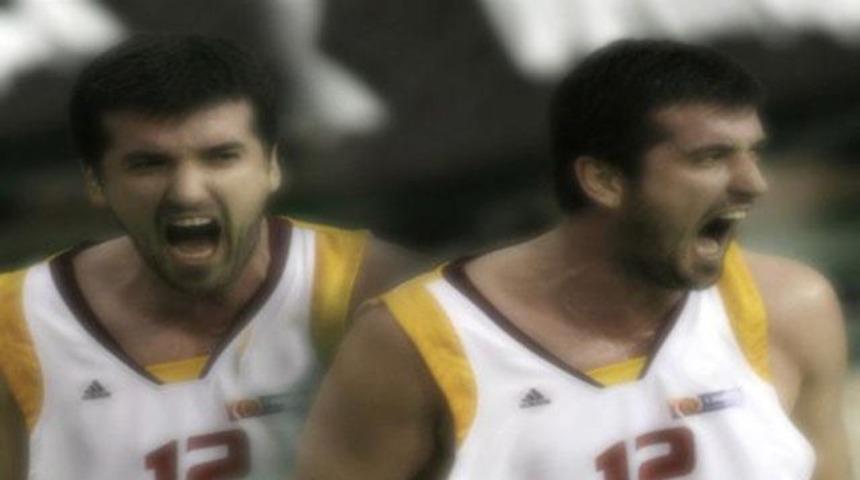 Bize H&uuml;seyin'in kellesini verin!