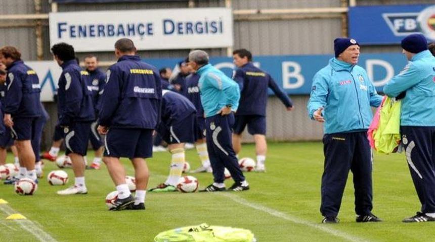 Derbi &ouml;ncesi Fener'de deprem!