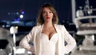 Soluğu tatilde aldı! Peş peşe bikinili pozlar... 