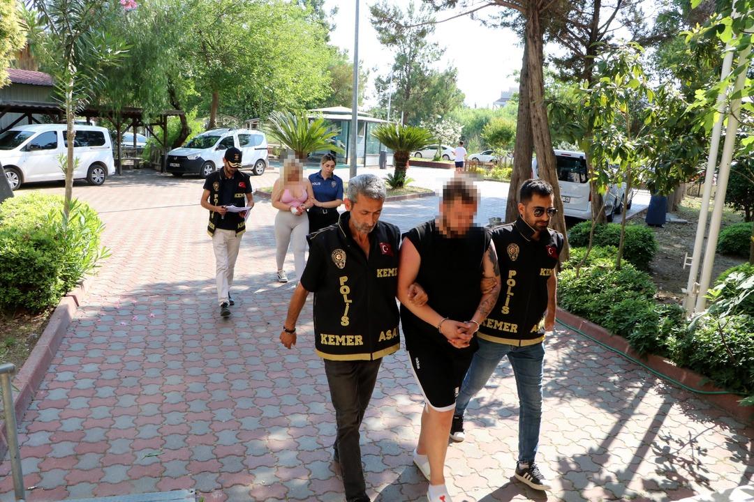 1200xauto 18 yaşından küçük 3 çocuğu cinsel ilişki bahanesiyle kandırıp paralarını aldılar