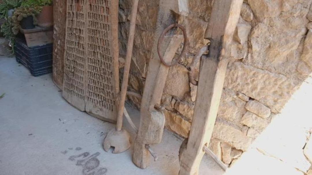 Bahçesine yaptığını görmek için akın ediyorlar! Çocukluğundan beri topluyor: "Bunları yeni kuşak bilmiyor" 1