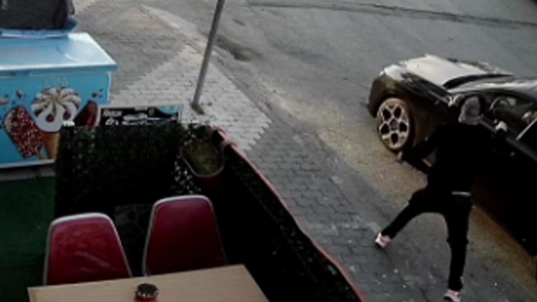 1200xauto Arnavutköy'de suikast girişimi! Araca kurşun yağdırdılar... Korkunç anlar saniye saniye kamerada