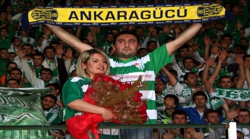 Trib&uuml;nde nişan!