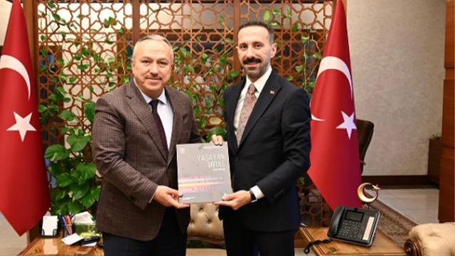 Yaşayan Miras ve Kültürel Etkinlikler Genel Müdürü Selim Terzi, festival öncesi Nevşehir Valisi Fidan ile bir araya geldi