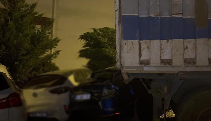 20358020-700x400 Freni patlayan kamyon, 5 araca zarar verdi