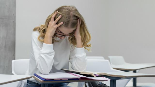 YKS ve LGS'ye az kaldı! Gençler dikkat! Bu belirtiler sınav kaygısının habercisi: Sınav kaygısıyla başa çıkmanın yolları...