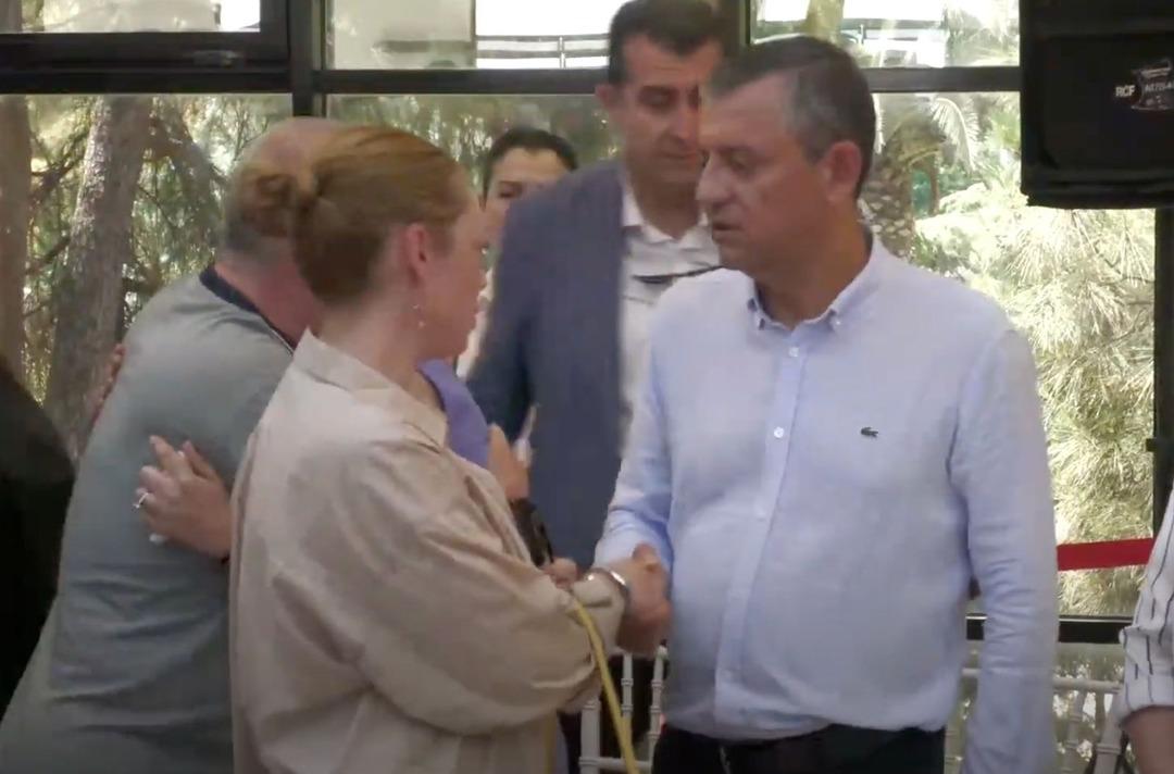 Demet Evgar dan Ferdi Zeyrek in eşine taziye ziyareti! Sarılarak teselli etti 2
