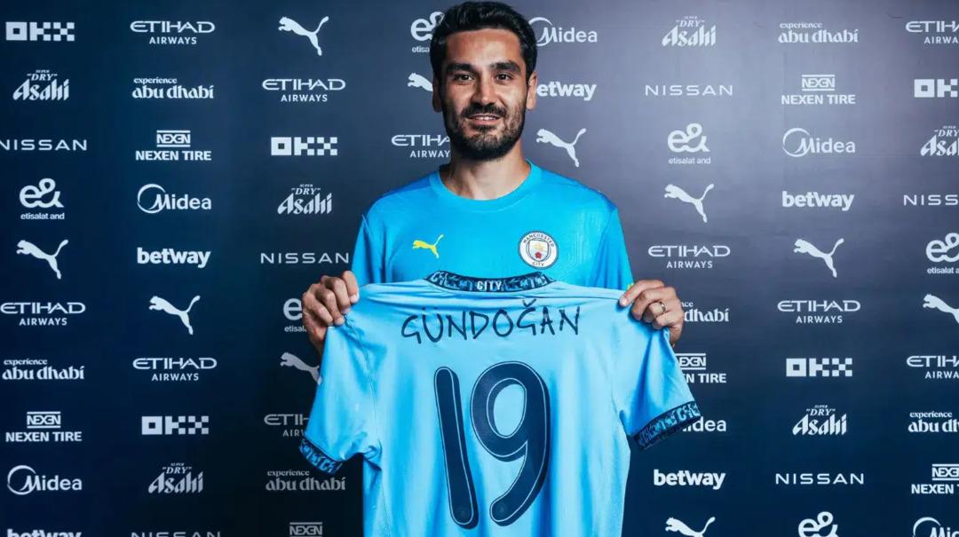 Galatasaray ın ilgilendiği İlkay Gündoğan İstanbul a geldi! Heyecanlandıran fotoğraf... 2