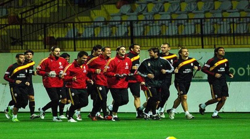 G.Saray'da yaprak d&ouml;k&uuml;m&uuml; s&uuml;r&uuml;yor!