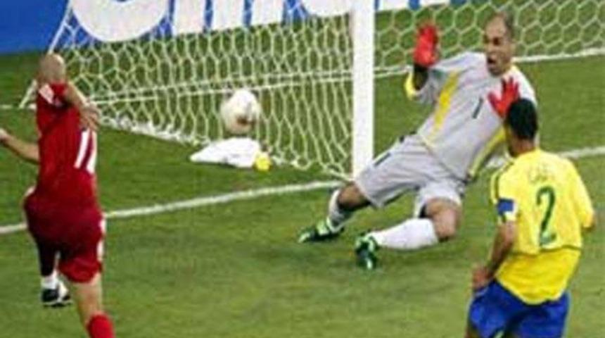 Resmi şarkının klibinde bir T&uuml;rk!