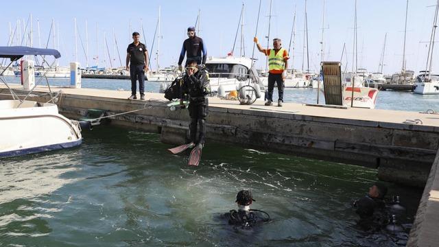 Mersin'de denizden araç lastiği, alışveriş sepeti ve çok sayıda atık çıktı