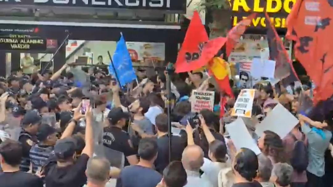 Ankara da izinsiz Filistin gösterisinde polise saldıran gruba müdahale! Gözaltılar var 1