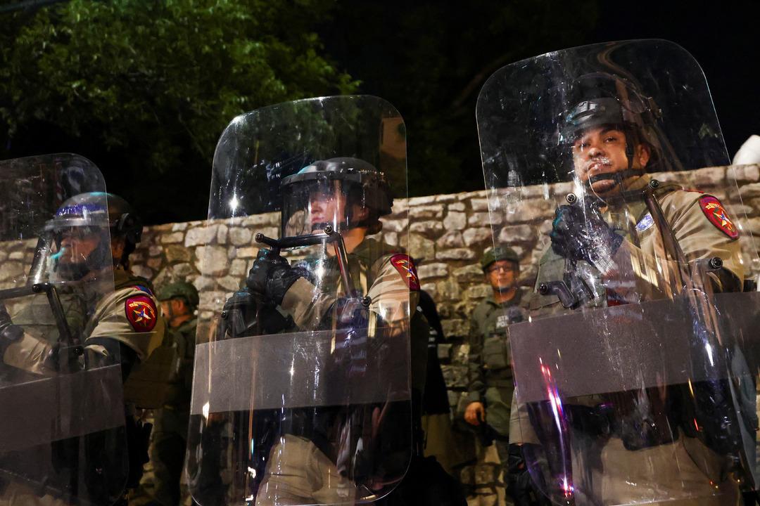 2025-06-12T043507Z_1930865274_RC2R0FA8CY9D_RTRMADP_3_USA-MIGRATION-PROTESTS