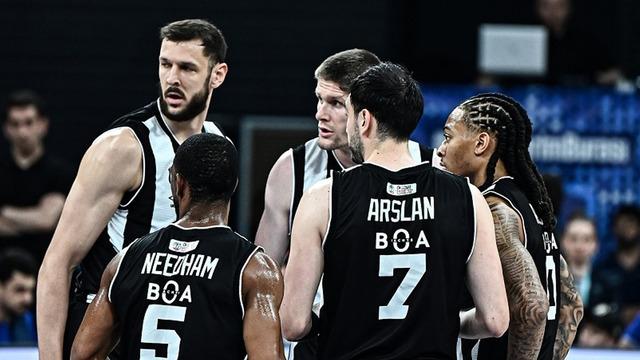 Beşiktaş, Anadolu Efes'i mağlup ederek final yolunda büyük avantaj yakaladı!