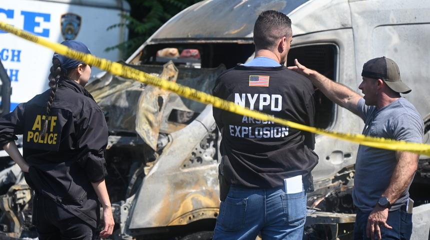 New York Brooklyn’de kundaklama: 11 NYPD aracı ateşe verildi