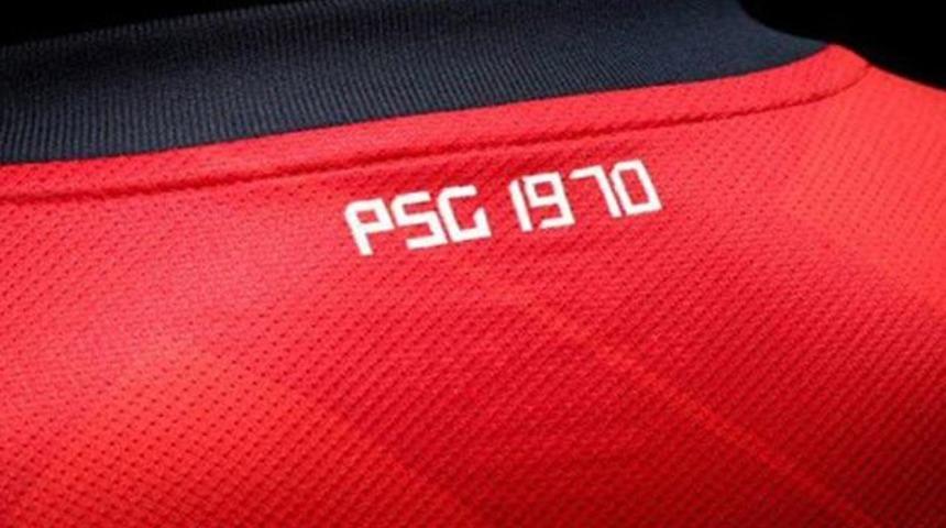 İşte Mevl&uuml;t'&uuml;n yeni forması!