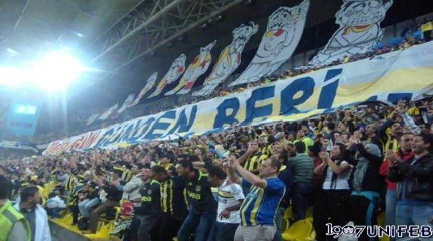 Fener trib&uuml;n&uuml;nde b&uuml;y&uuml;k kaos!