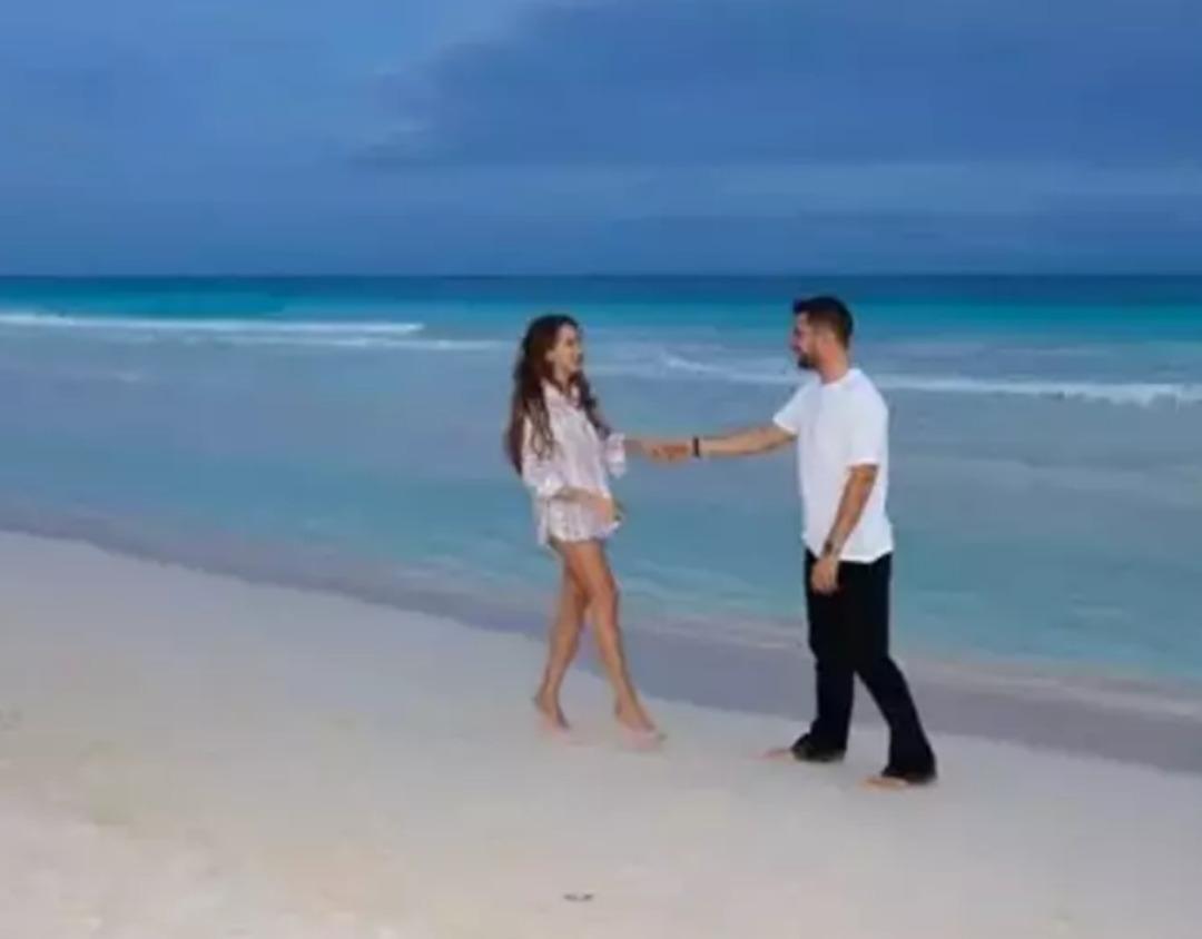 Miray Daner sahilde aşka geldi! Gözlerden uzak tuttuğu sevgilisiyle poz 2