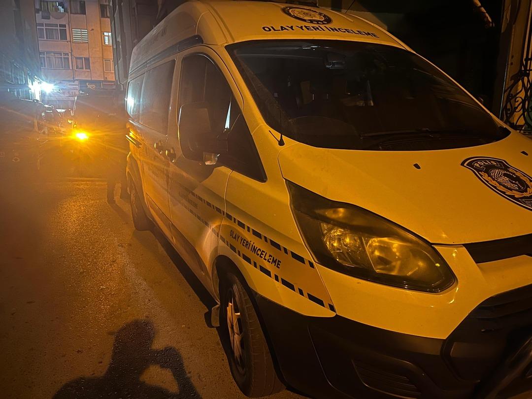 1200xauto Apartmanı koku sarınca şüphelendiler: Yalnız yaşadığı evinde ölü bulundu!