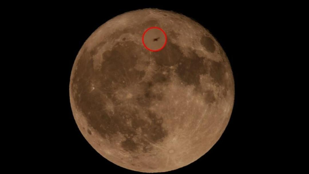 Dolunay fotoğrafı çekmek isterken ISS yi görüntüledi! Tesadüfün böylesi... 3