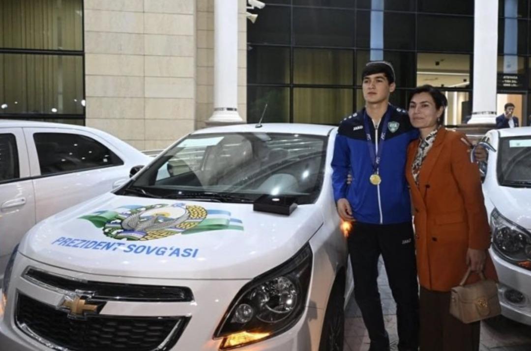 Özbekistan Milli Futbol Takımı tarihinde ilk kez Dünya Kupası na katıldı! Cumhurbaşkanı oyunculara çok konuşulacak bir hediye verdi 2