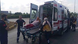 Çaycuma’da hasta sevki yapan ambulansla otomobil çarpıştı