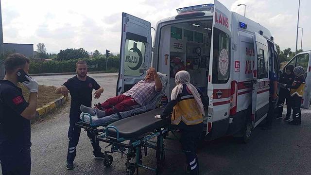 Çaycuma’da hasta sevki yapan ambulansla otomobil çarpıştı