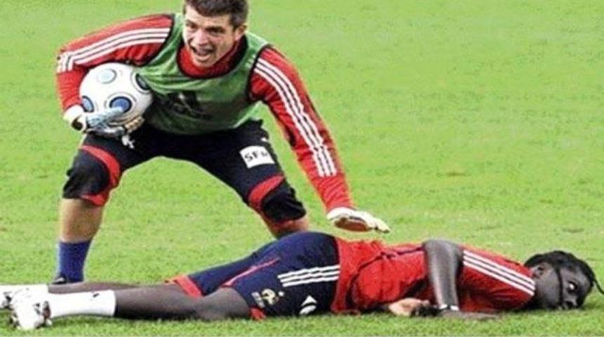 Sıcağı g&ouml;r&uuml;nce bayılıyor!