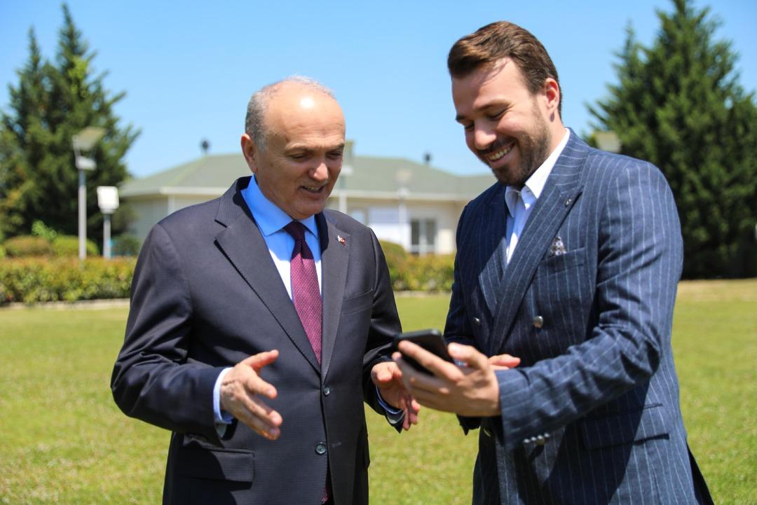 1200xauto Cumhurbaşkanı Erdoğan ile viral olan görüşmesini anlattı... Faruk Özlü'den çok konuşulacak belediye çıkışı! "Ekrem Bey'e Allah çok büyük bir görev nasip etti ama..."