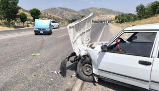 İki otomobil çarpıştı: 2 yaralı