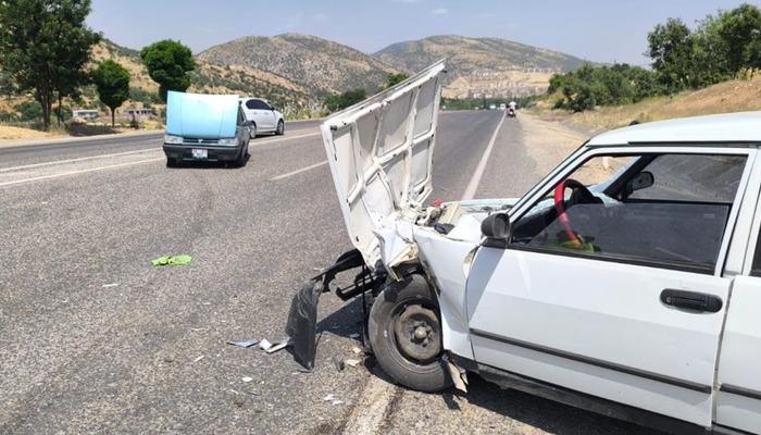 20366474-700x400 İki otomobil çarpıştı: 2 yaralı