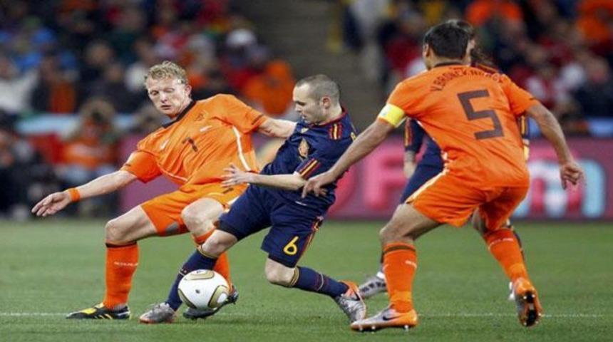 Hollanda ve İspanya'ya ceza!