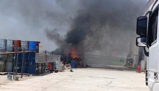 Tekirdağ'da kimya fabrikasının atık alanında yangın! Maddi hasar oluştu