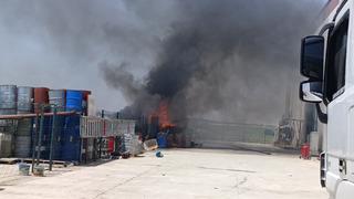 Tekirdağ'da kimya fabrikasının atık alanında yangın! Maddi hasar oluştu