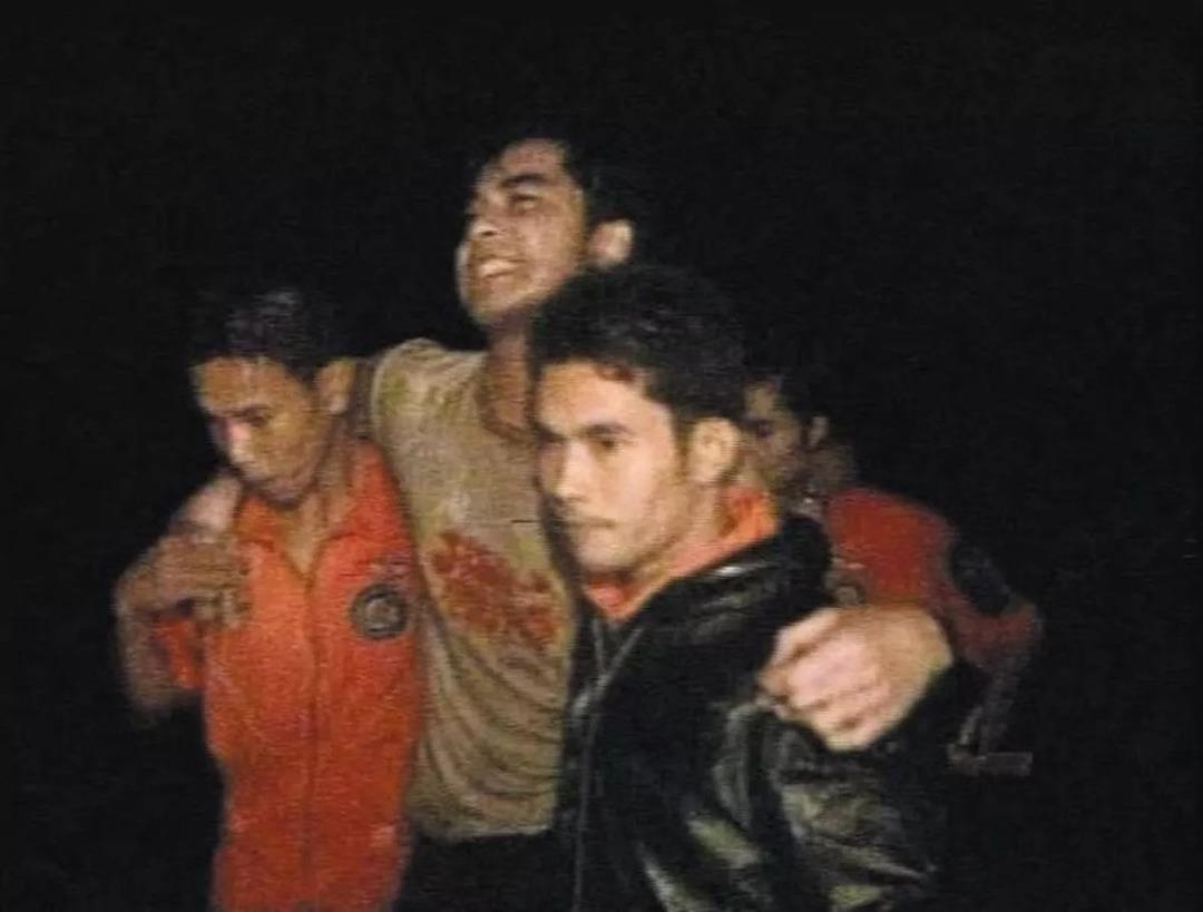 1998 deki uçak kazasından sağ çıkmıştı! İlginç tesadüfü yıllar sonra anlattı! Hindistan da kurtulan yolcuyla... 3