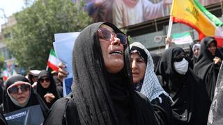 İsrail saldırıları sonrası İran'da kaos artıyor! Halk şehirleri terk ediyor: Bankalar ve akaryakıt istasyonlarında uzun kuyruklar...