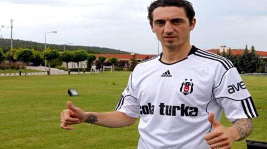 Schuster biletini kesti!