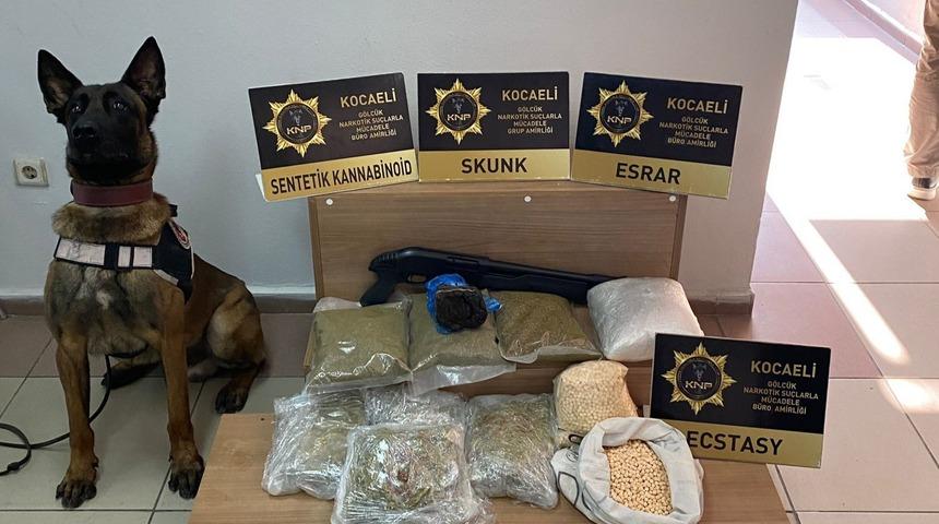 Kocaeli’nde uyuşturucu operasyonu: 9 bin 900 ecstasy hap ele geçirildi