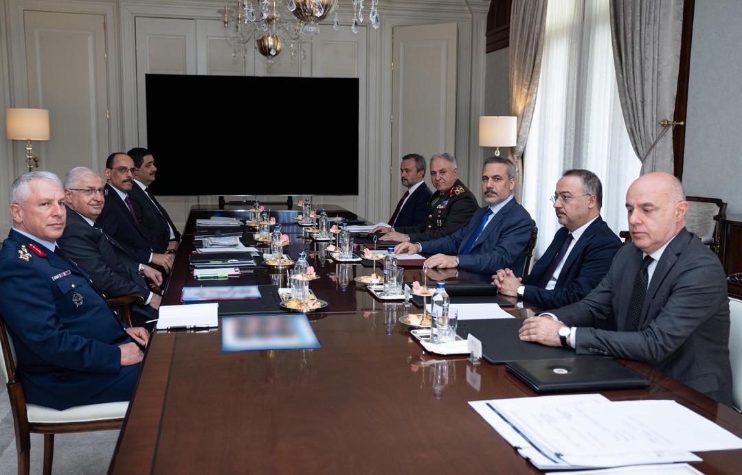AA-20250613-38268678-38268677-BAKANLAR_FIDAN_ILE_GULER_GENELKURMAY_BASKANI_GURAK_VE_MIT_BASKANI_KALIN_GORUSTU